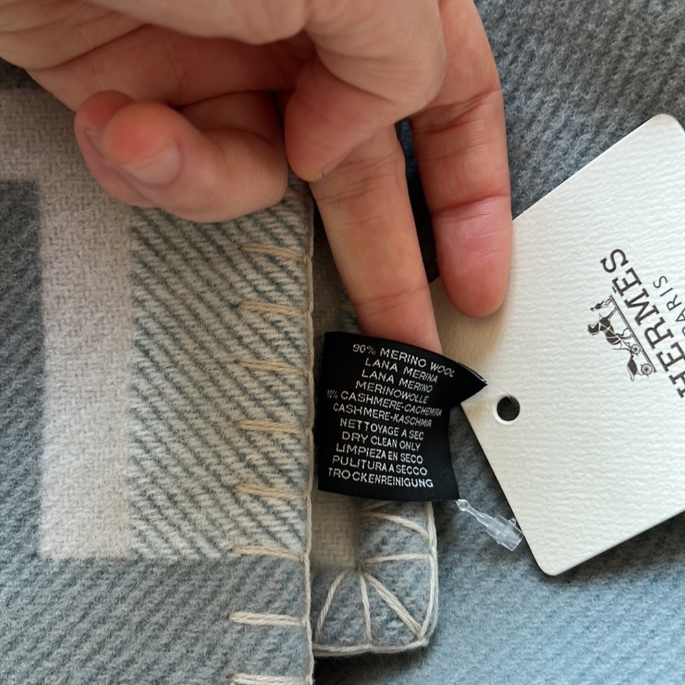 - Brand new hermes blanket in gray ithaque - Picture 6 of 8